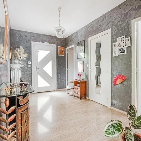 Cozy In With Kitchen Caissargues