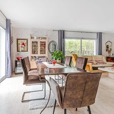 Feriehus Cozy In With Kitchen Caissargues